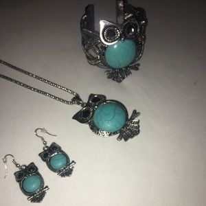 Set of owl accessories